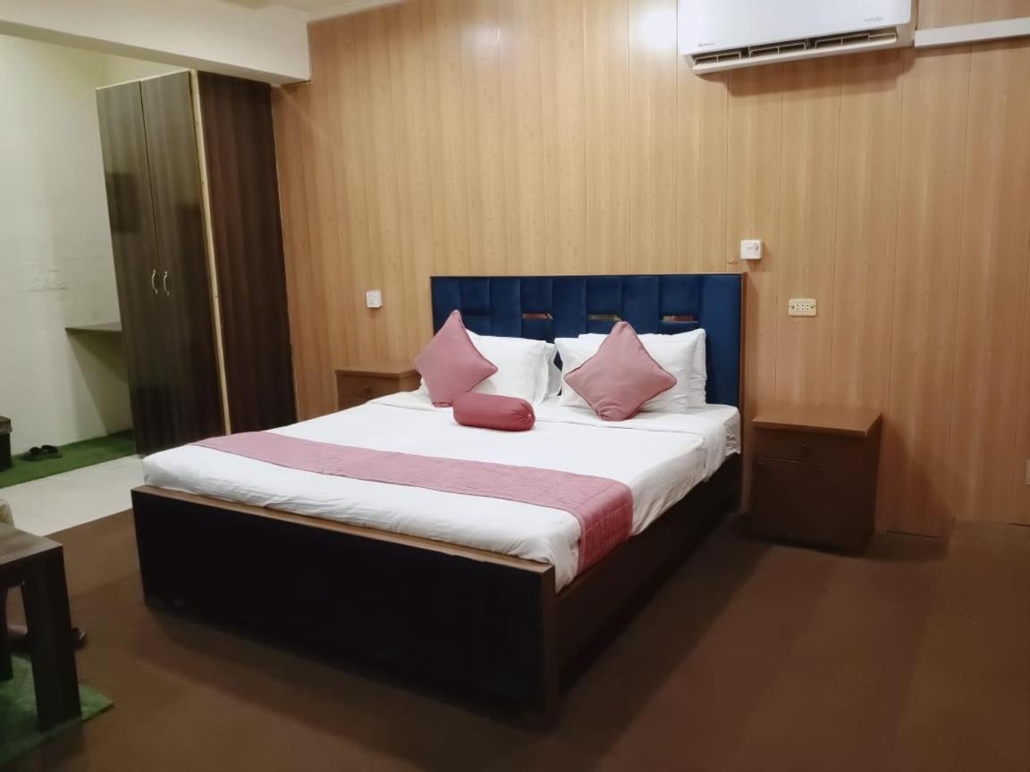 Westin Suites Lahore Ruang foto